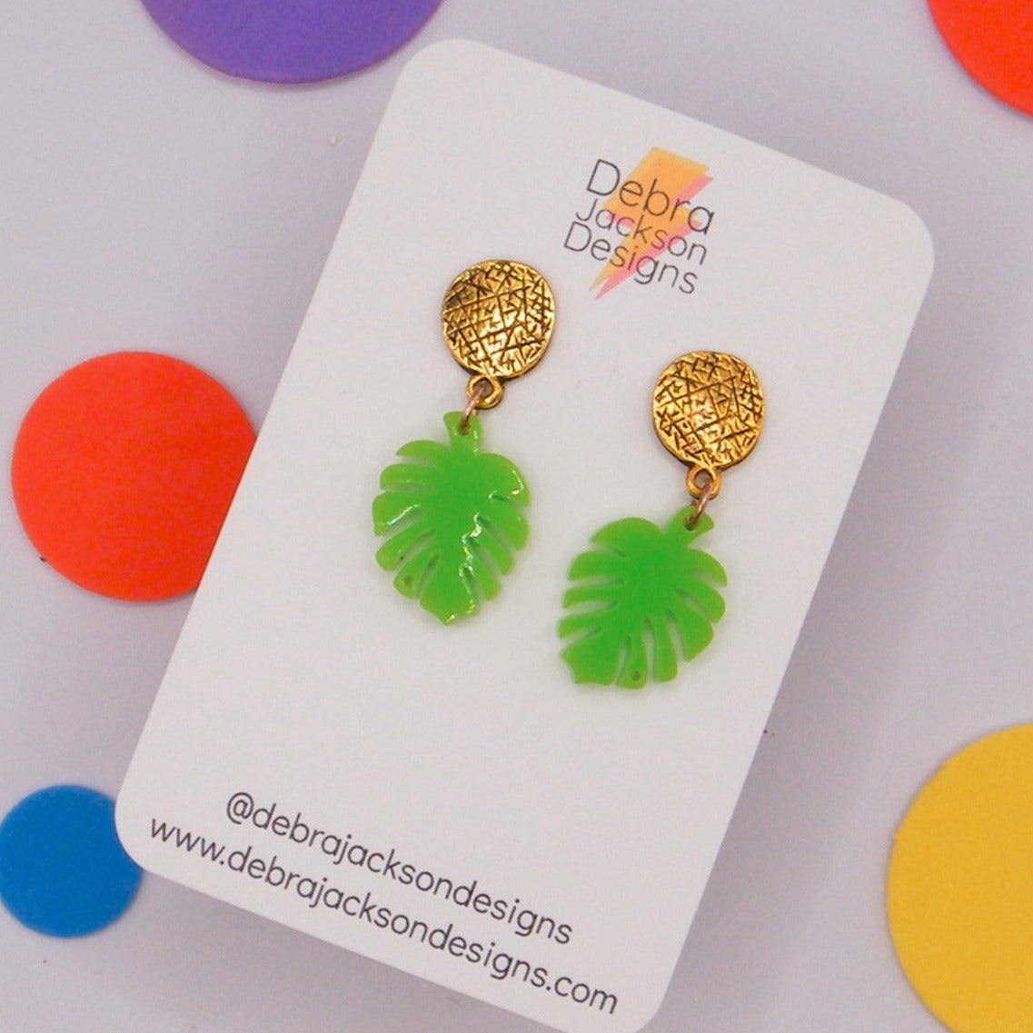 Lime monstera and gold earrings