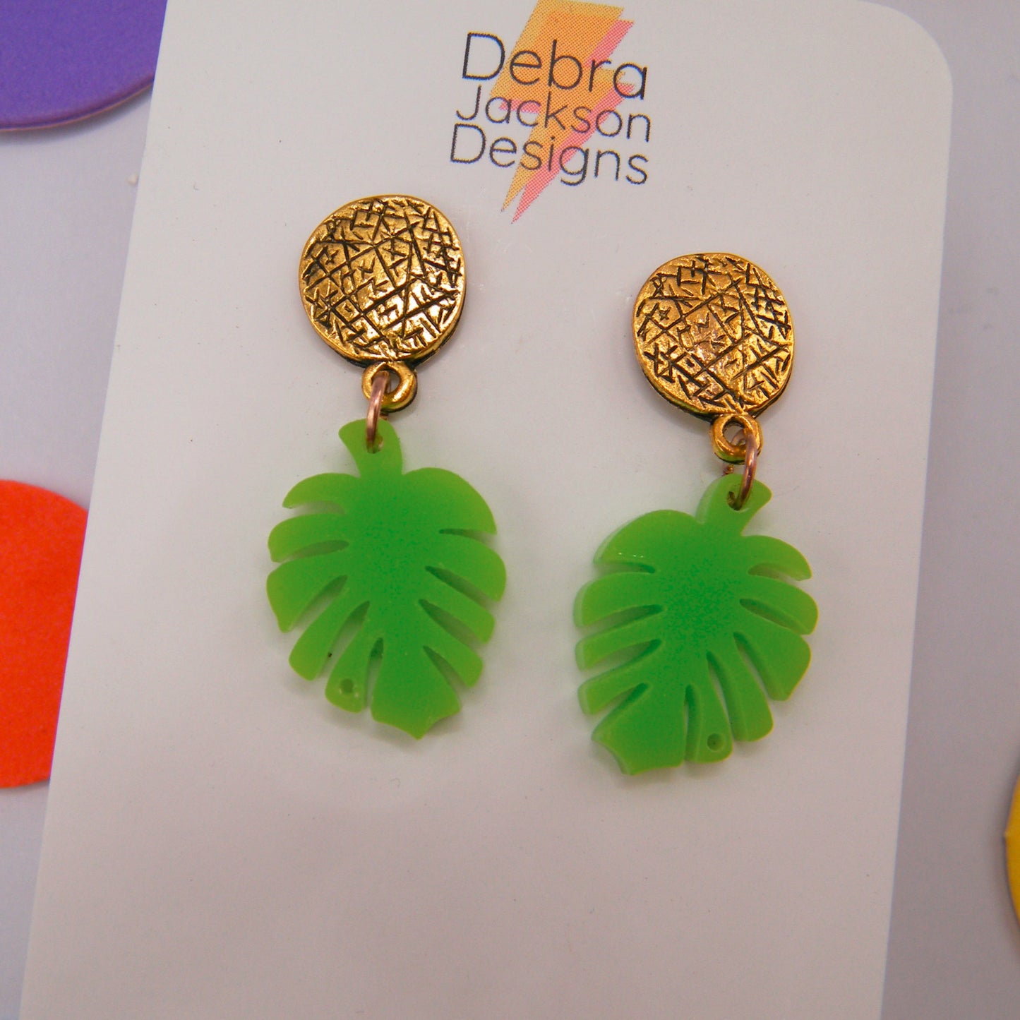 Lime monstera and gold earrings