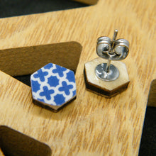 Load image into Gallery viewer, Navy Quartefoil stud earrings