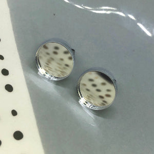 Round stud earring (multiple colours available)