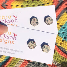 Load image into Gallery viewer, Olive Garden stud Earrings