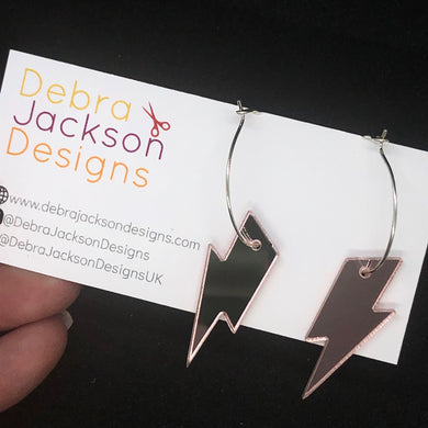Lightning bolt hoop earring (available in gold, silver and pink)