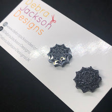 Load image into Gallery viewer, Spider web stud earrings