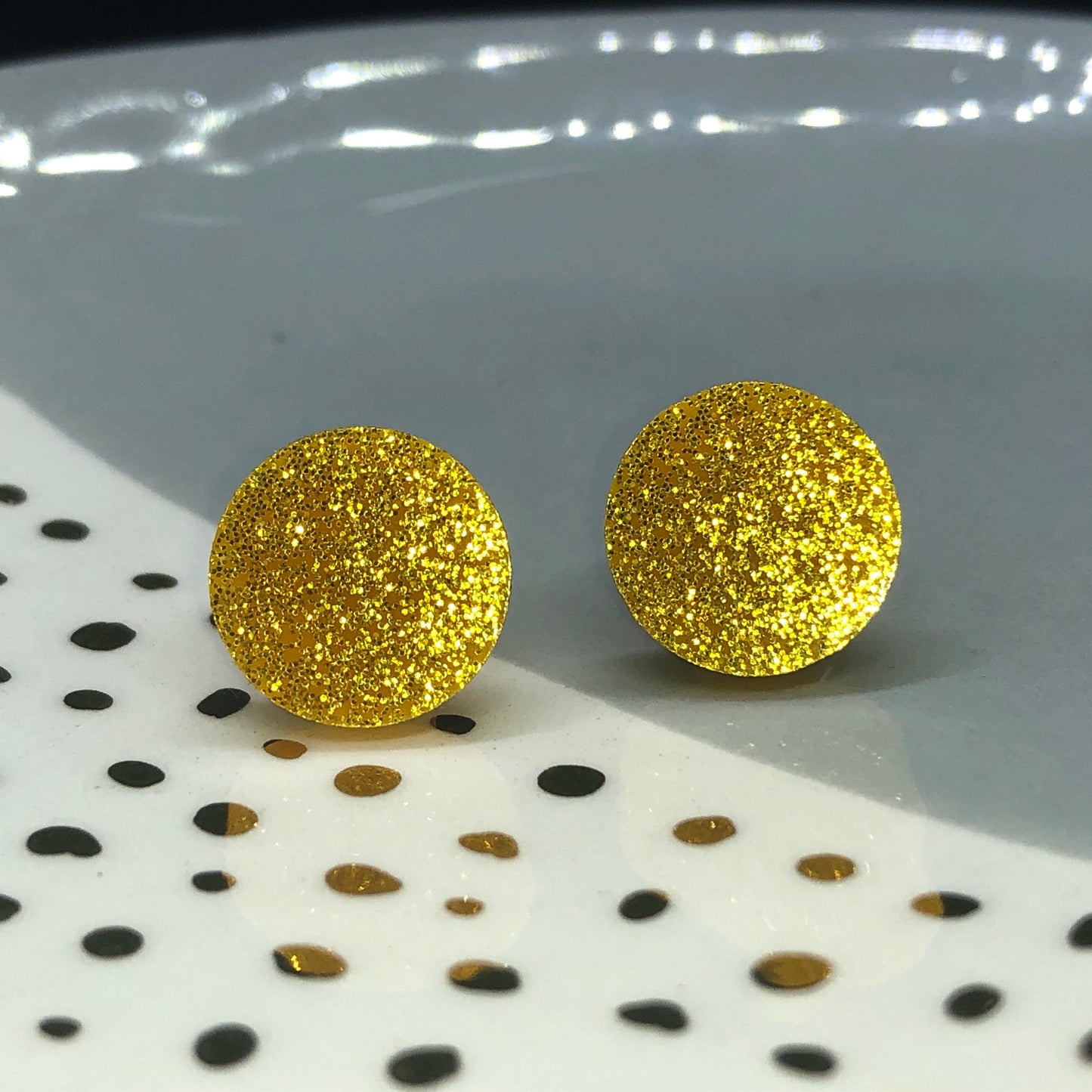 Glitter round stud earrings