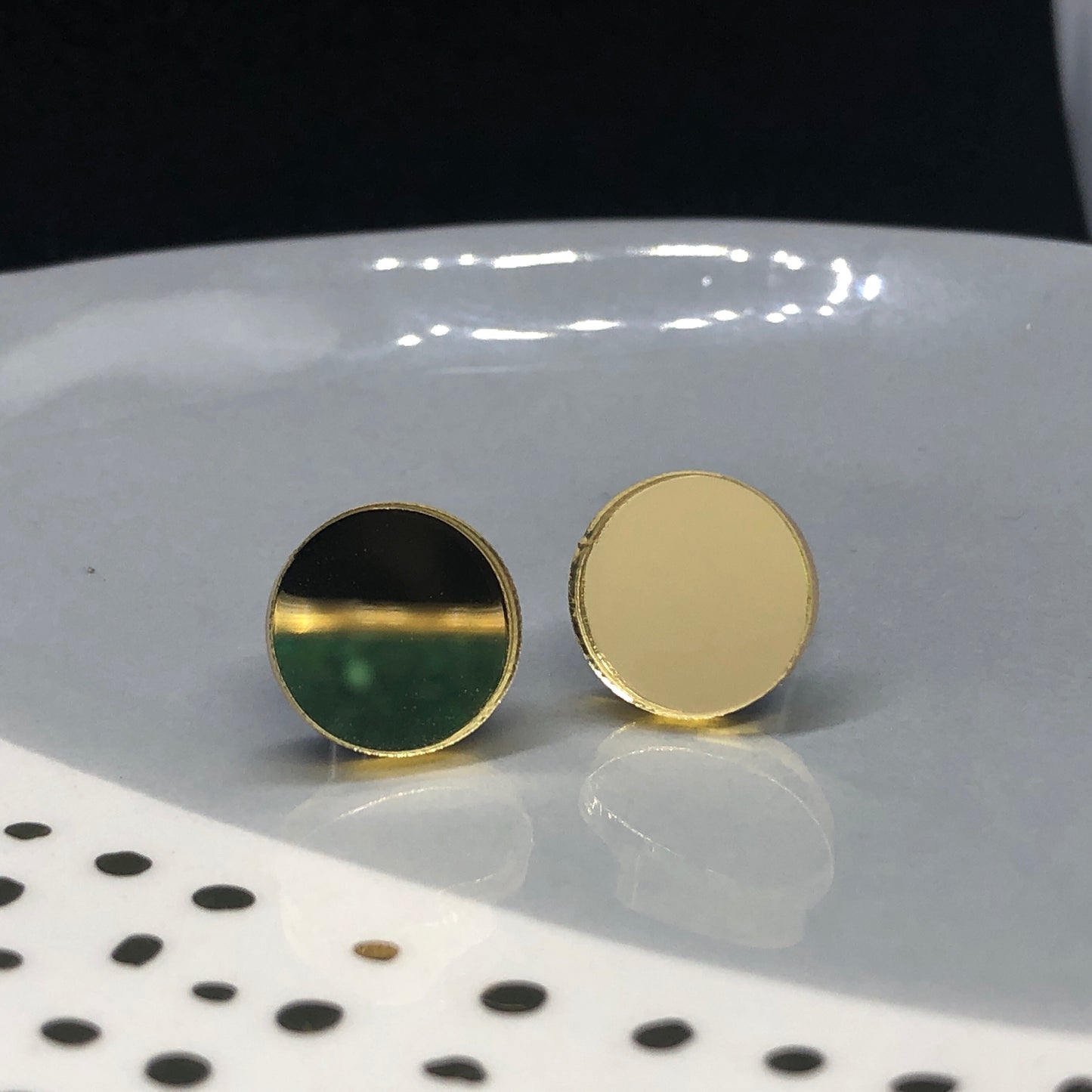 Circle stud earring (multiple colours available)